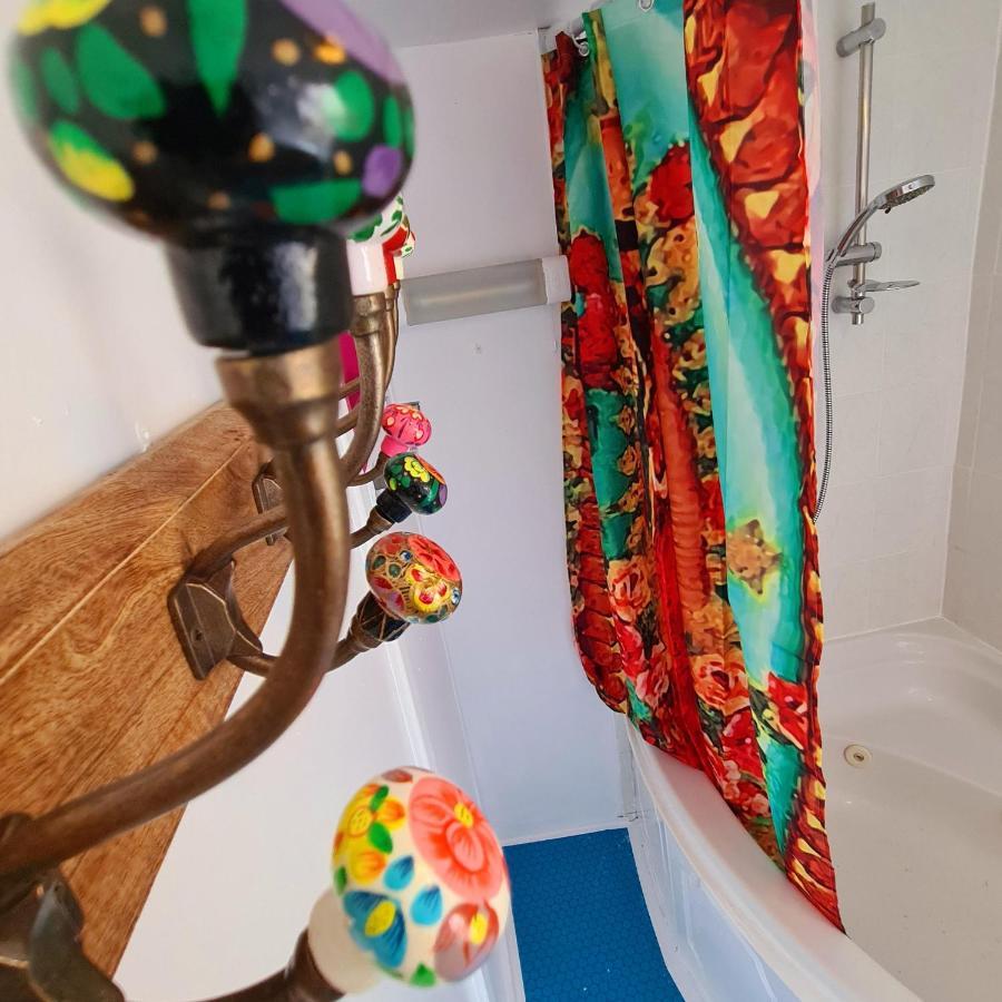 Frida'S Cottage Whitby Bagian luar foto